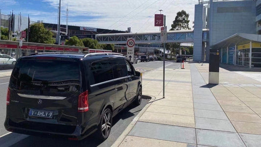 Melbourne Charter | Airport Pickup + City Tour